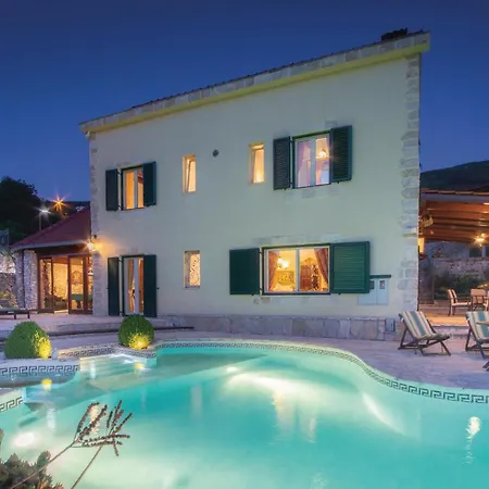 Semesterbostad 7 Bedroom Gorgeous In