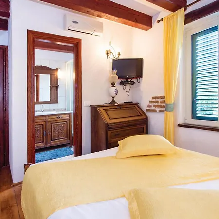 7 Bedroom Gorgeous In Semesterbostad *