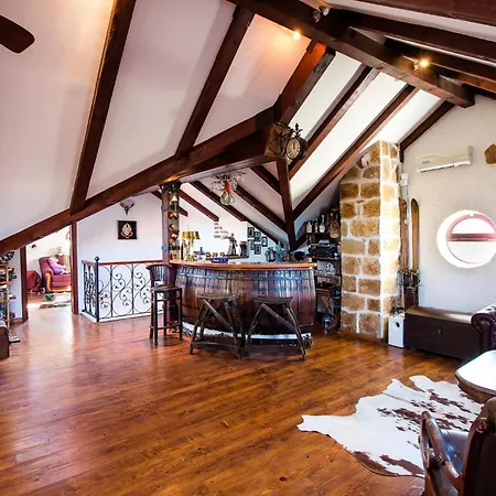 7 Bedroom Gorgeous In Semesterbostad Grabovac (Split-Dalmatia)