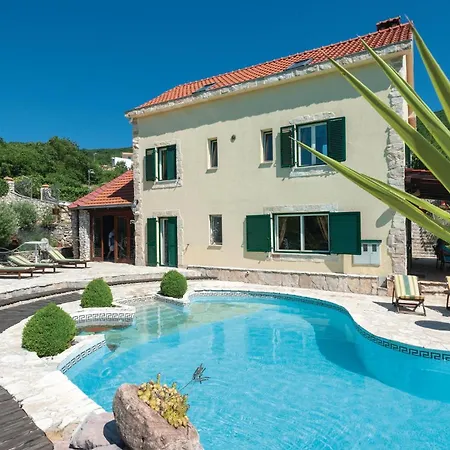 7 Bedroom Gorgeous In Semesterbostad *